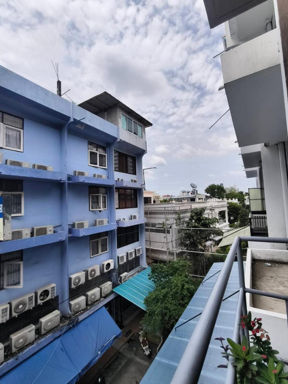 อพาร์ทเม้น Cloud No 4 Green N Quiet Heart Bkk With A Balcony กรุงเทพมหานคร